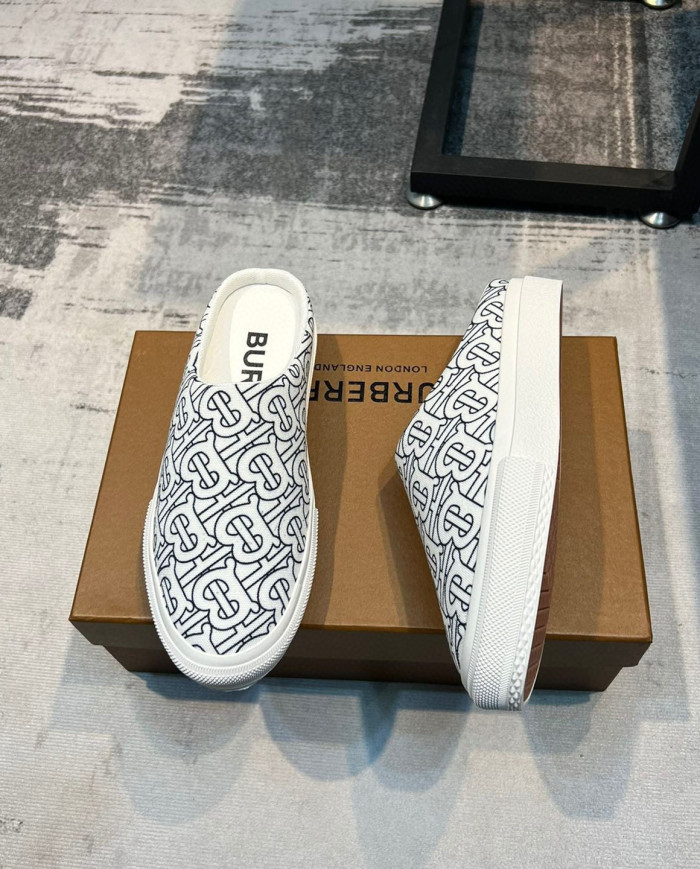 Burberry  Slippers
