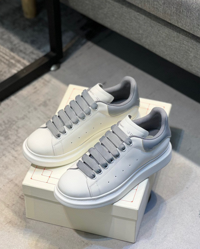 McQueen Versatile Little White Shoes couple style