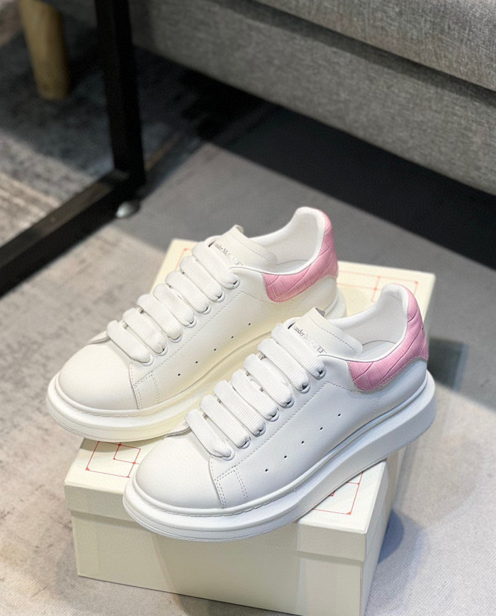 McQueen Versatile Little White Shoes couple style