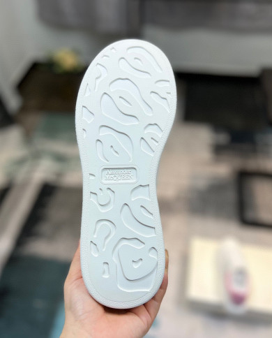 McQueen Versatile Little White Shoes couple style