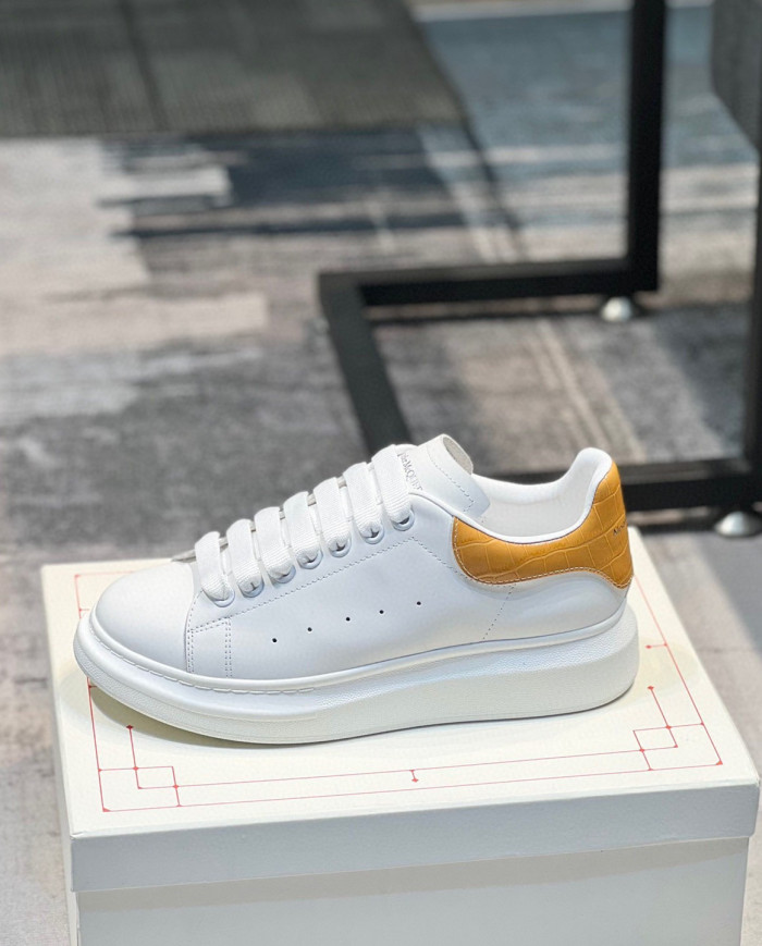 McQueen Versatile Little White Shoes couple style