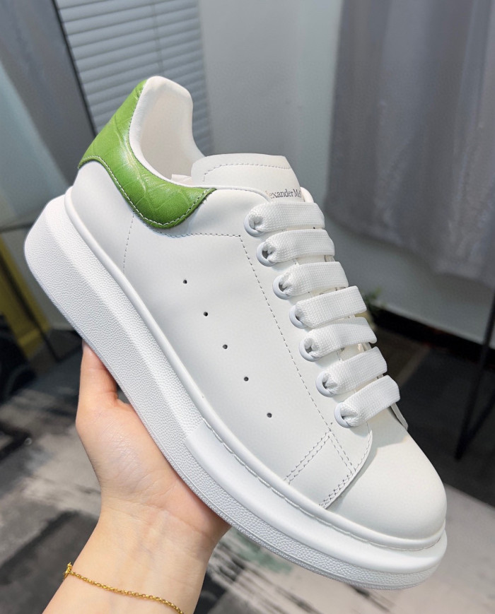 McQueen Versatile Little White Shoes couple style