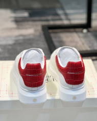 McQueen Versatile Little White Shoes couple style