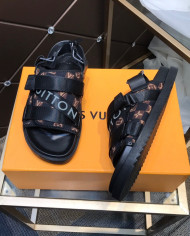 Louis  Vuitton  Slippers