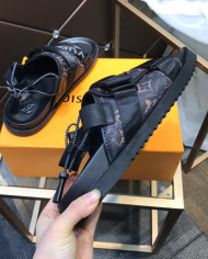 Louis  Vuitton  Slippers
