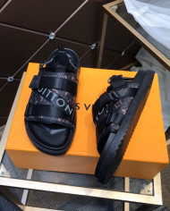 Louis  Vuitton  Slippers