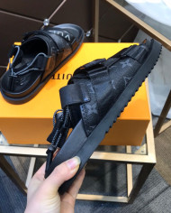 Louis  Vuitton  Slippers