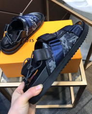 Louis  Vuitton  Slippers