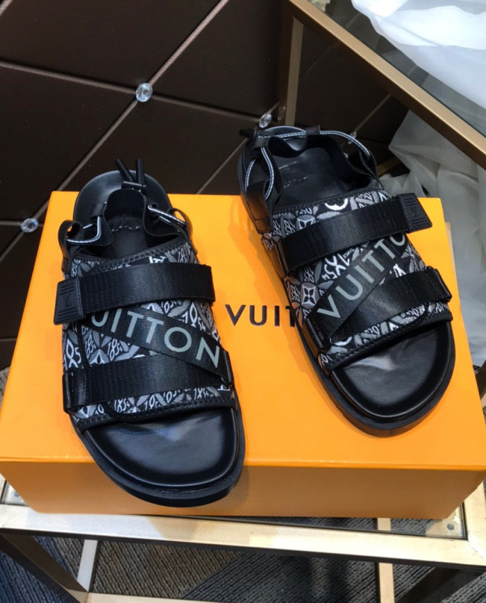 Louis  Vuitton  Slippers