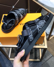 Louis  Vuitton  Slippers