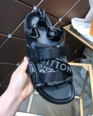 Louis  Vuitton  Slippers