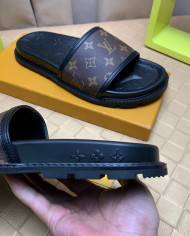 Louis  Vuitton  Slippers