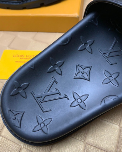 Louis  Vuitton  Slippers