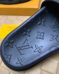 Louis  Vuitton  Slippers