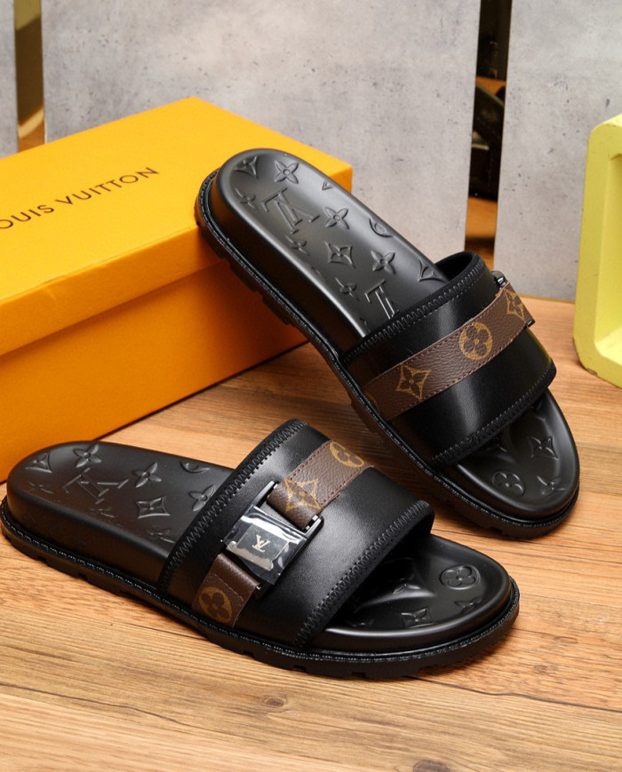 Louis  Vuitton  Slippers