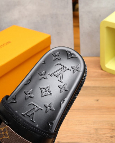 Louis  Vuitton  Slippers