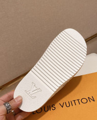 Louis  Vuitton  Slippers