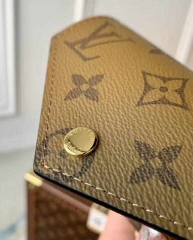 LV  Wallet