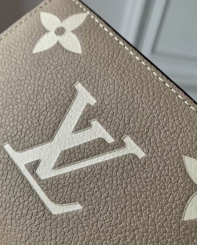 LV Clea  Wallet