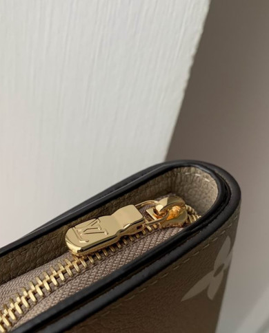 LV Clea  Wallet
