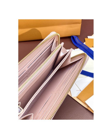 LV  YG  Wallet