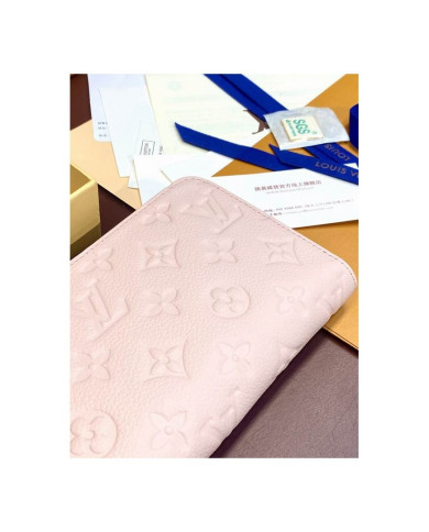 LV  YG  Wallet