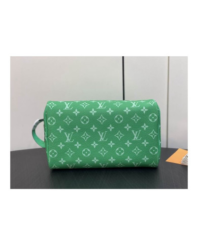 LV  Makeup bag