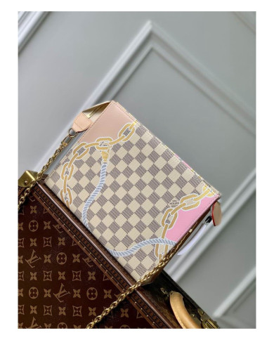 LV  ﻿Toiletry Pouch Handbag