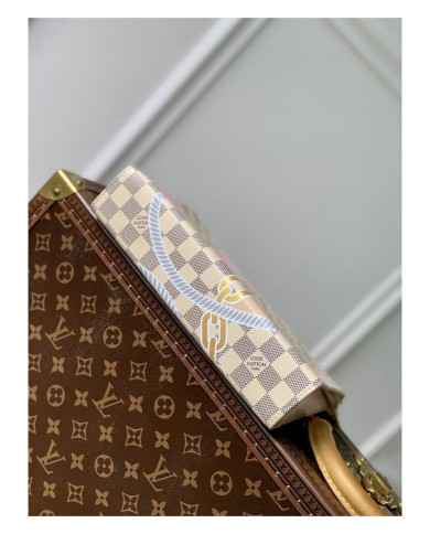 LV  ﻿Toiletry Pouch Handbag