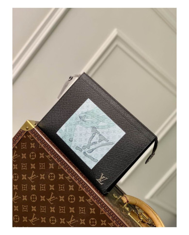 LV  Voyage  Handbag