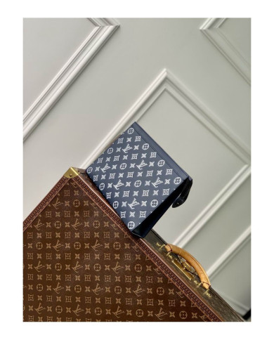 LV  Voyage  Handbag
