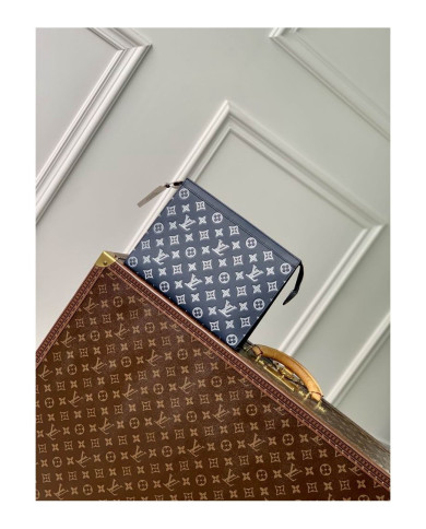 LV  Voyage  Handbag
