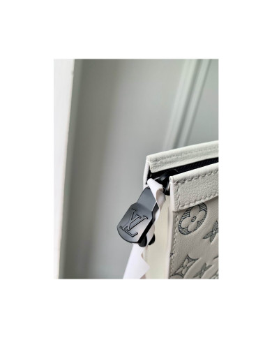 LV  Voyage  Handbag