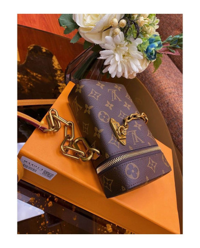LV   Mobile phone bag