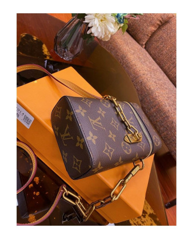 LV   Mobile phone bag