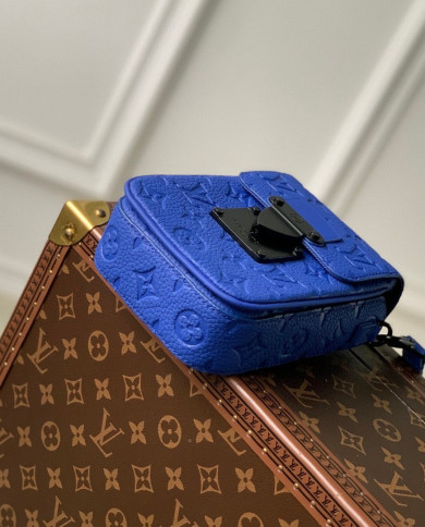 LV  S-Lock  Mobile phone bag
