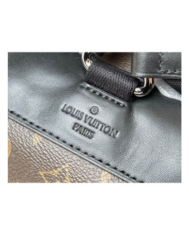 LV  Christopher Shoulder bag
