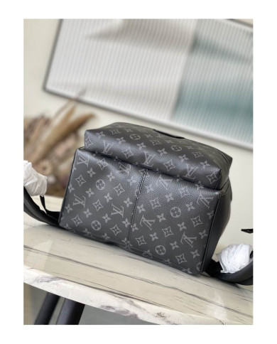 LV  Discovery Shoulder bag