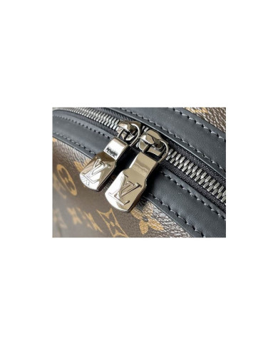 LV  Discovery Shoulder bag