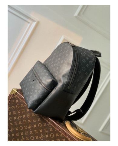 LV  Discovery Shoulder bag
