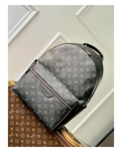 LV  Discovery Shoulder bag