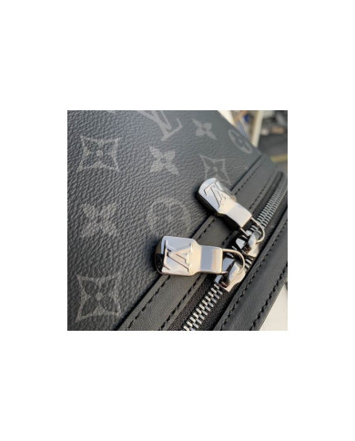 LV  Discovery Shoulder bag