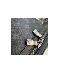 LV  Discovery Shoulder bag