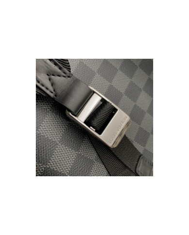 LV  Discovery Shoulder bag