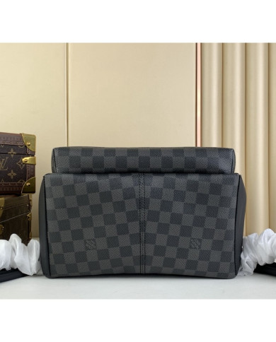 LV  Discovery Shoulder bag
