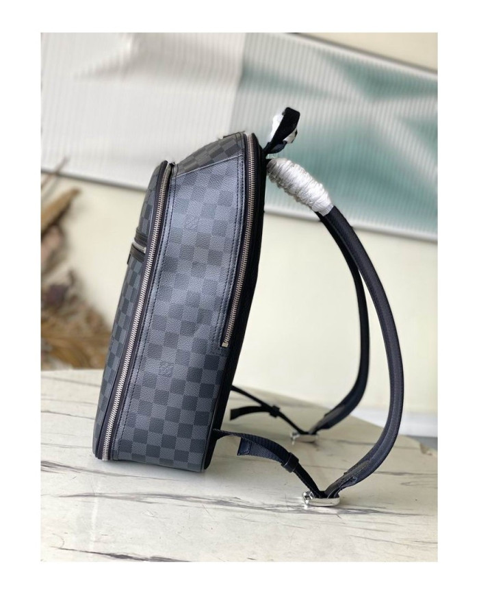 LV  Michael Shoulder bag