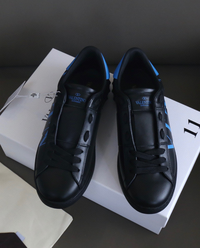 Valentino Couple style small white shoes