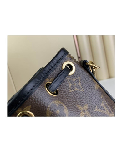 LV  Canoe Bucket bag