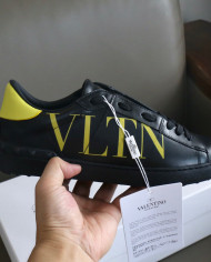 Valentino Couple style small white shoes