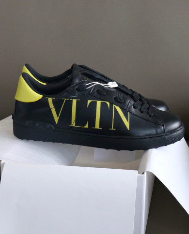 Valentino Couple style small white shoes